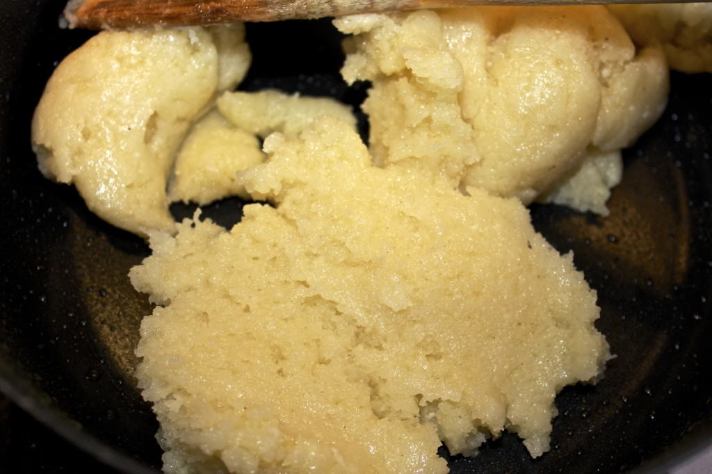 Slik skal melblandingen se ut etter du har rørt akkurat passelig