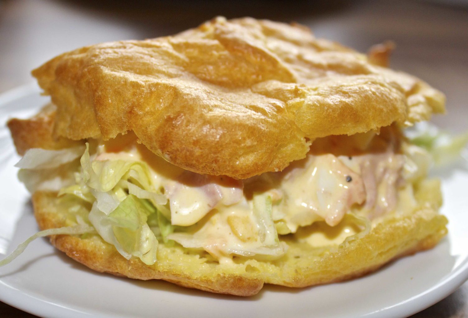 Glutenfri vannbakkels med skinkesalat