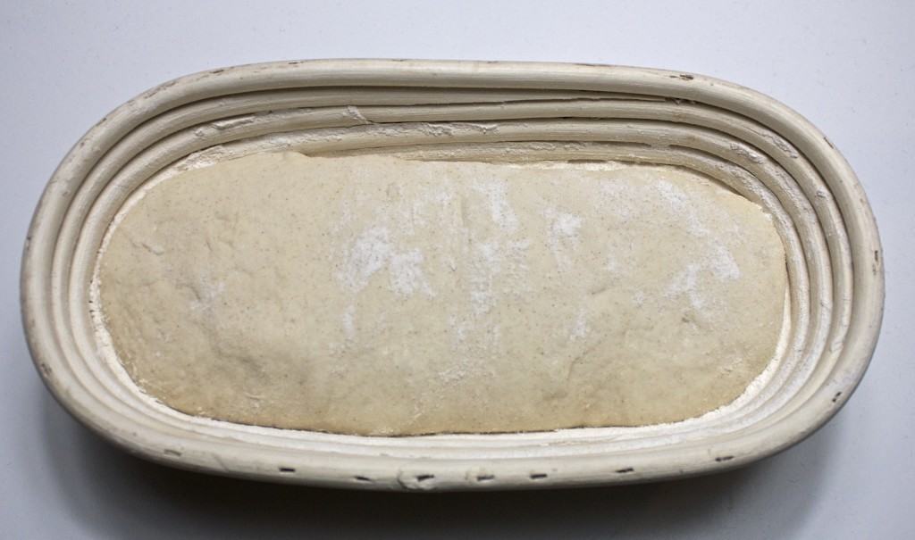 Surdeigsbrød av spelt Surdeigsbrød av spelt Speltsurdeig lavfodmap brød i hevekurv