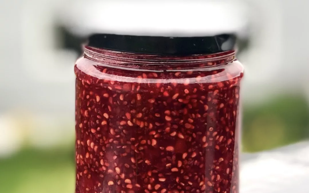 Bringebærsyltetøy med chiafrø og chili